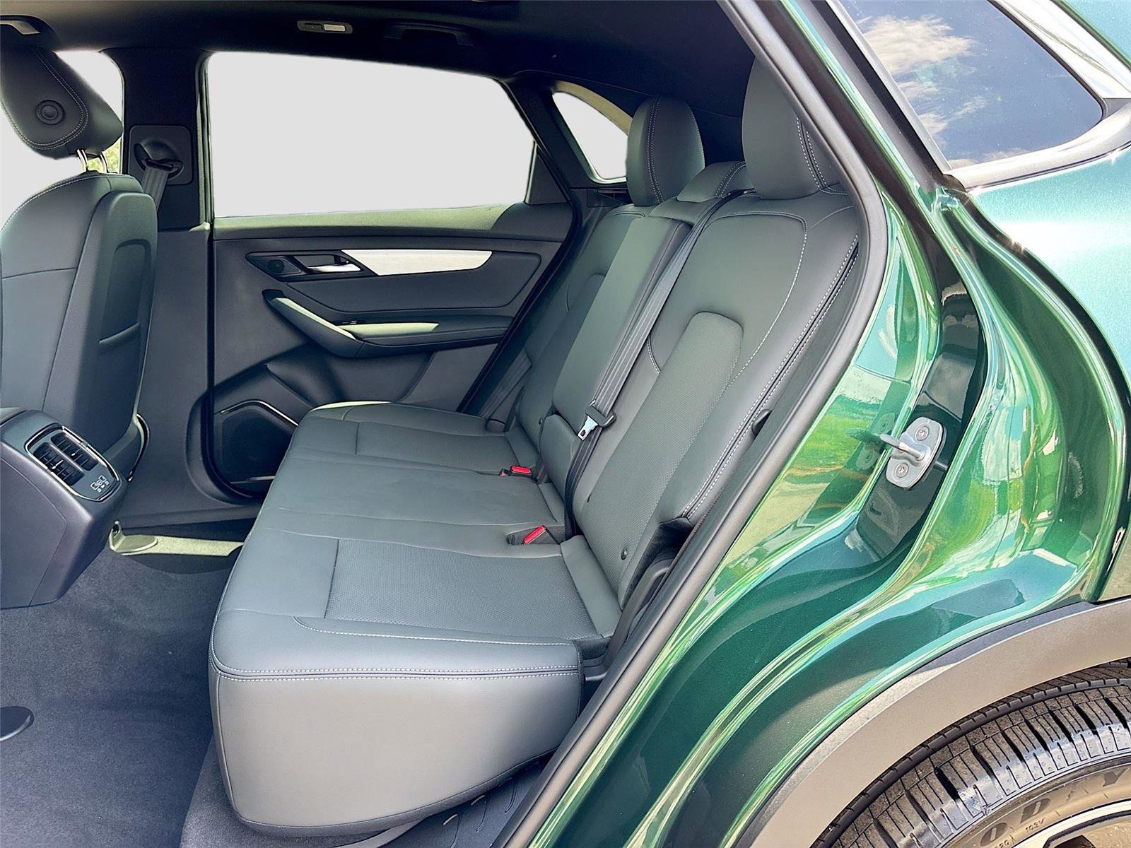 New 2025 VinFast VF 8 Plus AWD/4WD image 23