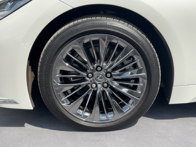 Used 2023 Lexus LS 500 w/ Accessory Package (Z2) RWD image 11