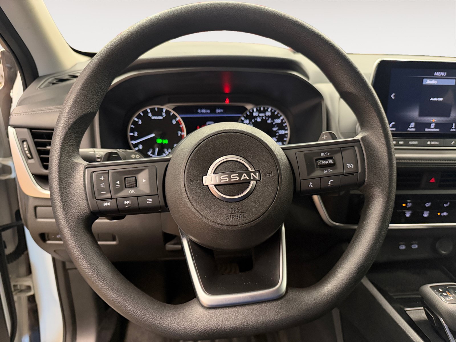 Used 2024 Nissan Rogue S FWD image 14