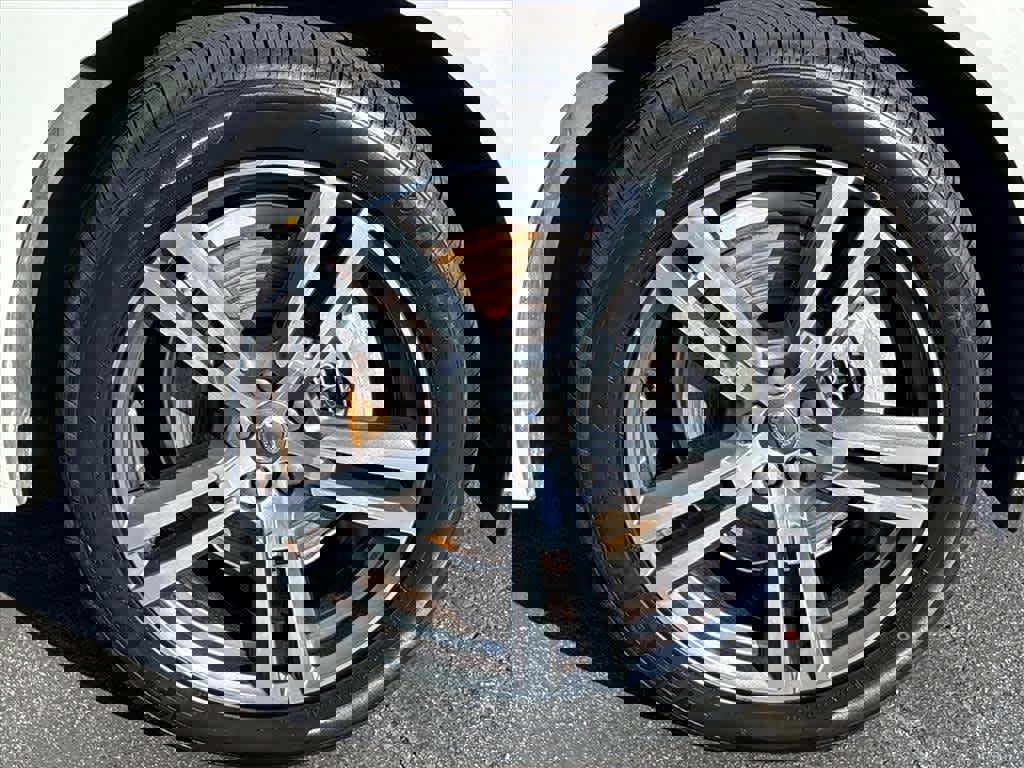 Used 2018 Volvo XC60 T6 Momentum w/ Convenience Package image 32