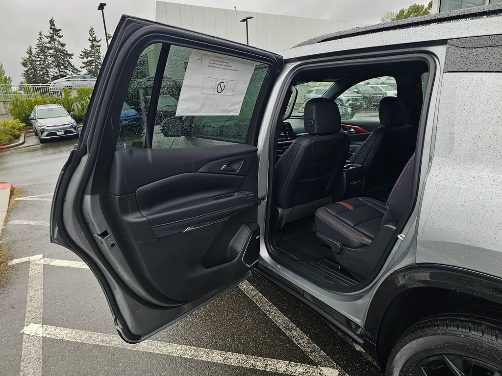 New 2026 Chevrolet Traverse RS AWD/4WD image 16