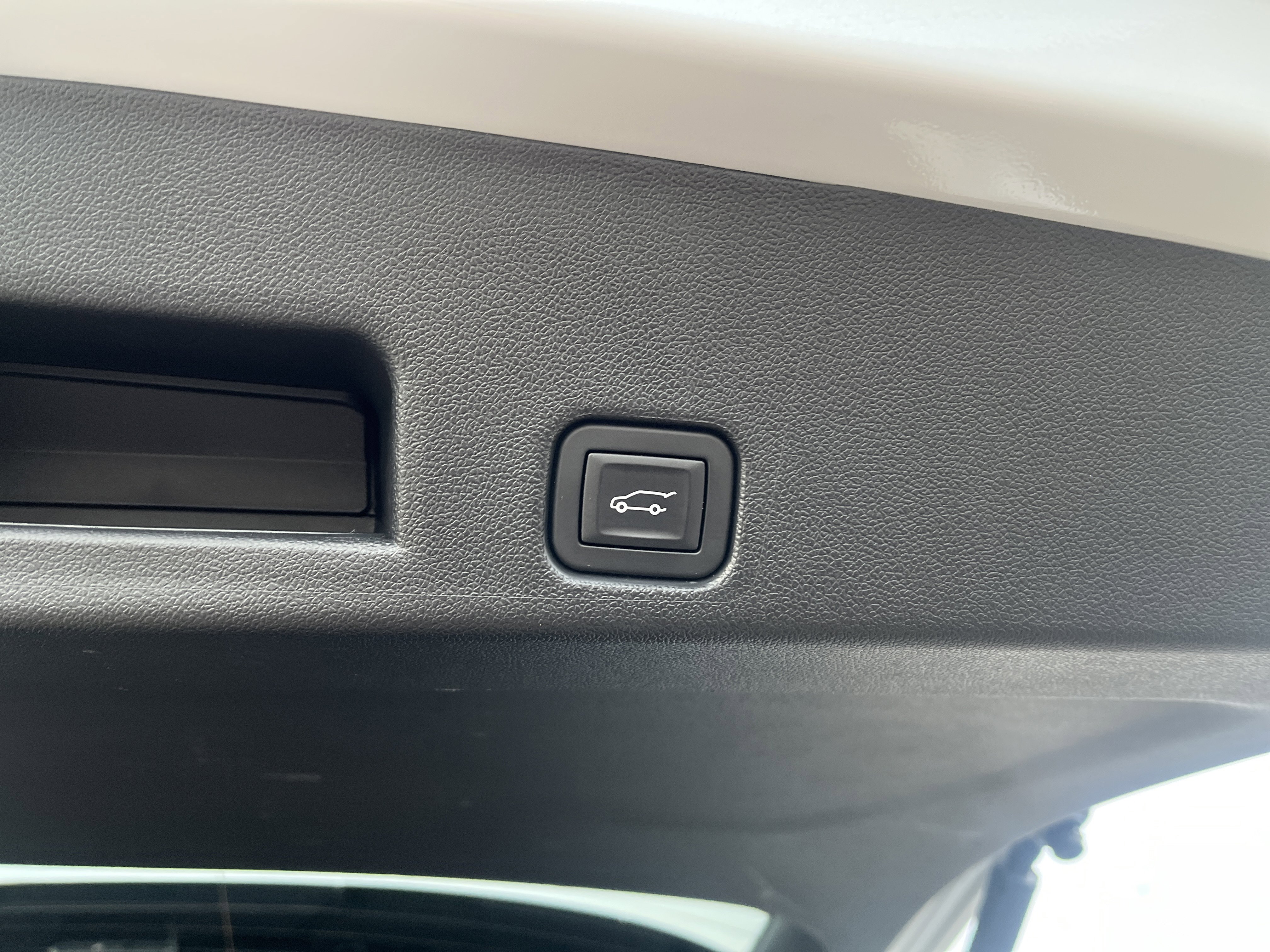 Used 2024 Chevrolet Traverse RS w/ LPO, Floor Liner Package image 22