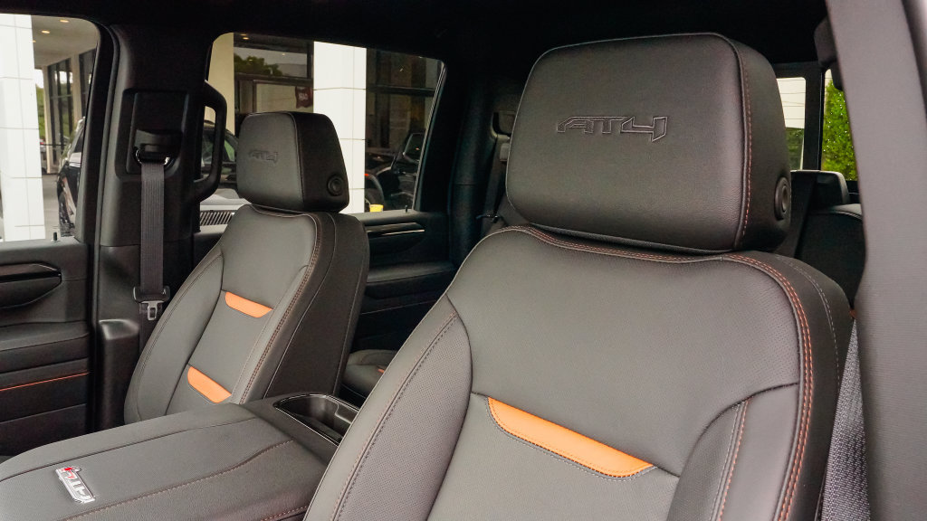 New 2026 GMC Sierra 2500 AT4 w/ Technology Package AWD/4WD image 11