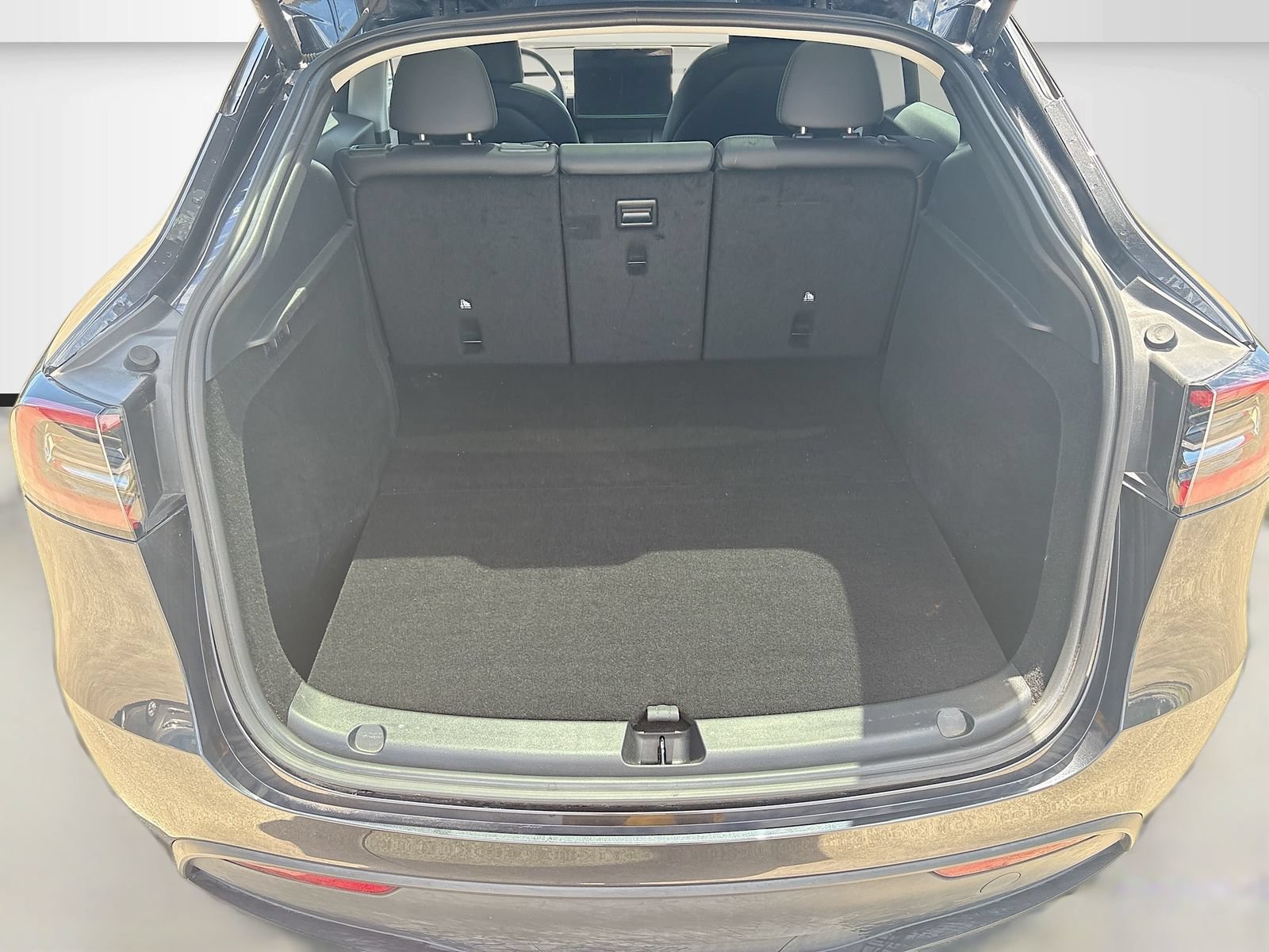 Used 2024 Tesla Model Y Long Range RWD image 24