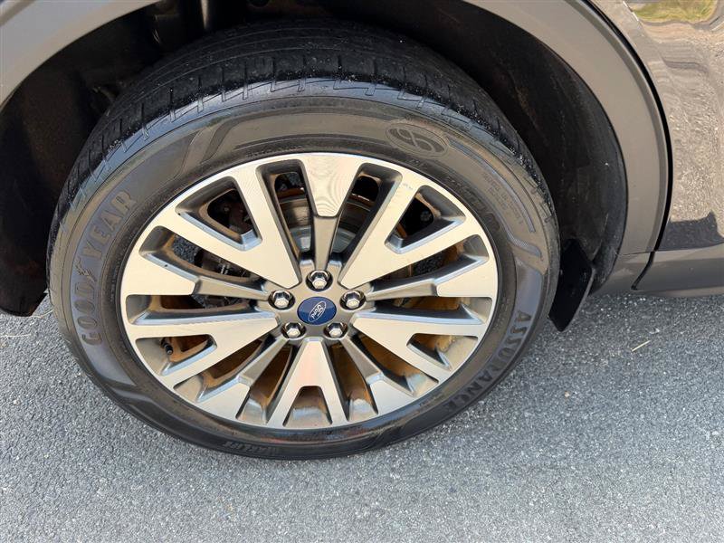 Used 2020 Ford Escape Titanium AWD/4WD image 25