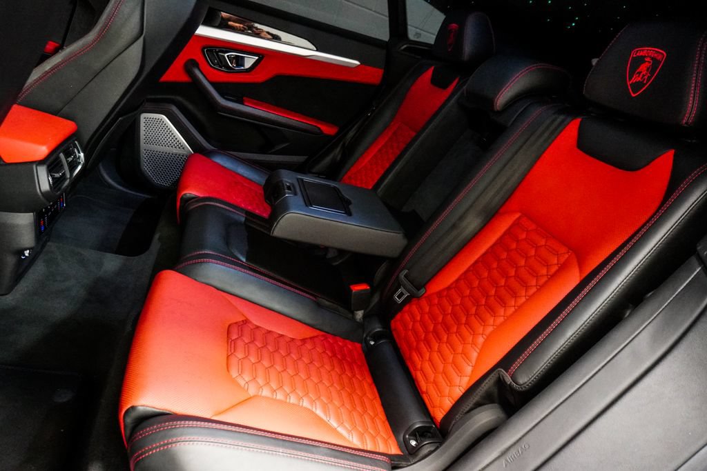 Used 2019 Lamborghini Urus AWD/4WD image 9