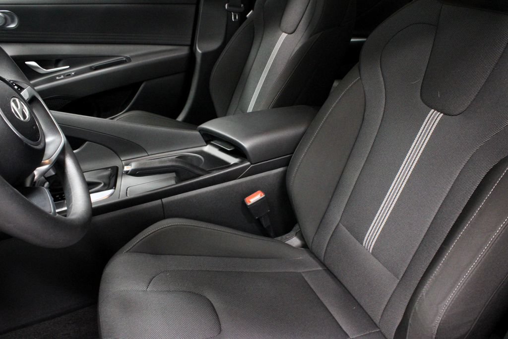 Used 2024 Hyundai Elantra SE FWD image 23
