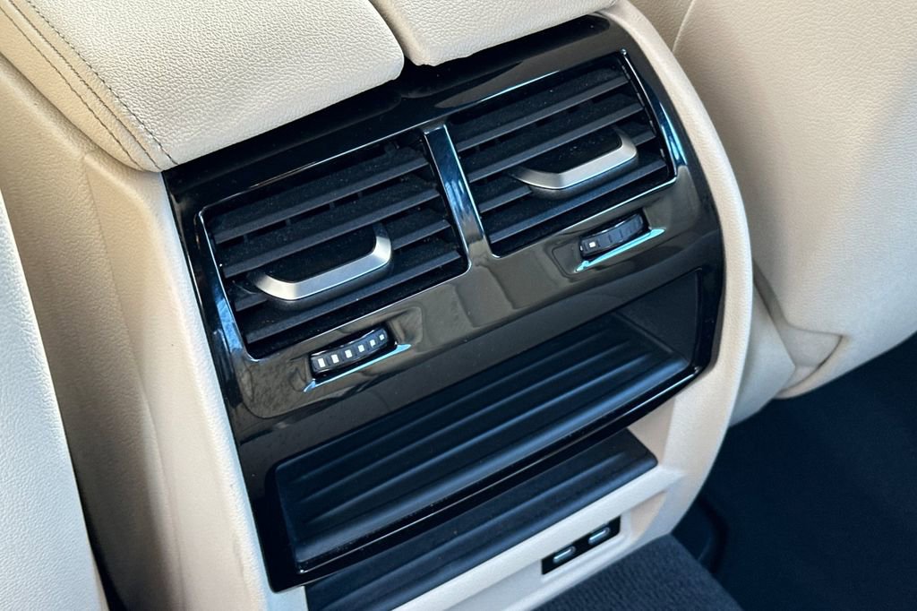 Used 2021 BMW 530i w/ Premium Package image 13