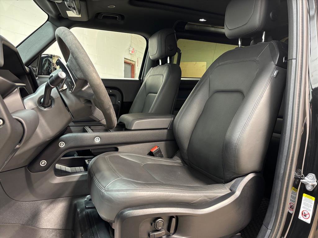 Used 2024 Land Rover Defender 90 V8 image 24