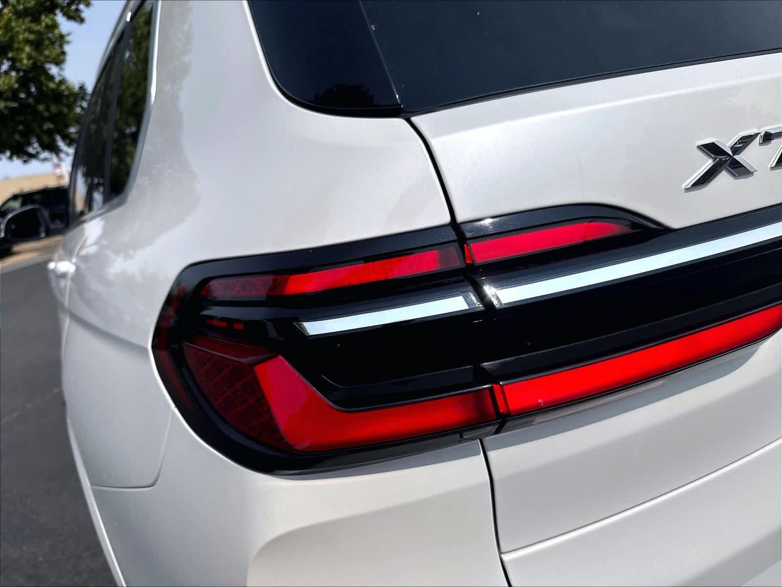 Used 2025 BMW X7 xDrive40i w/ Premium Package AWD/4WD image 24