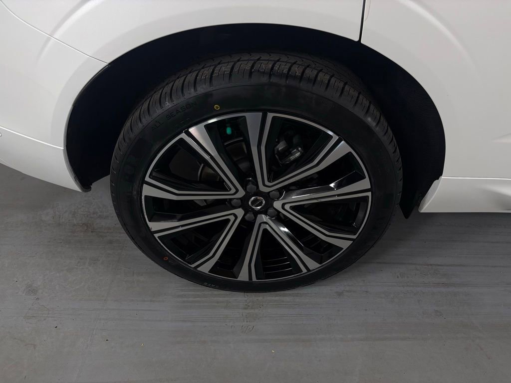 Used 2023 Volvo XC60 B5 Ultimate w/ Protection Package image 10