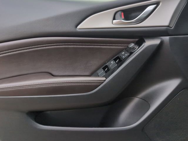 Used 2018 MAZDA MAZDA3 Touring image 26