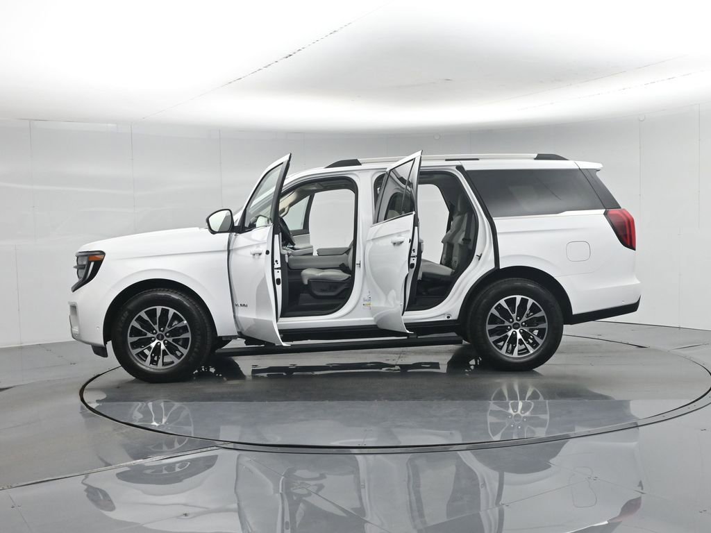 Used 2025 Ford Expedition Platinum AWD/4WD image 5