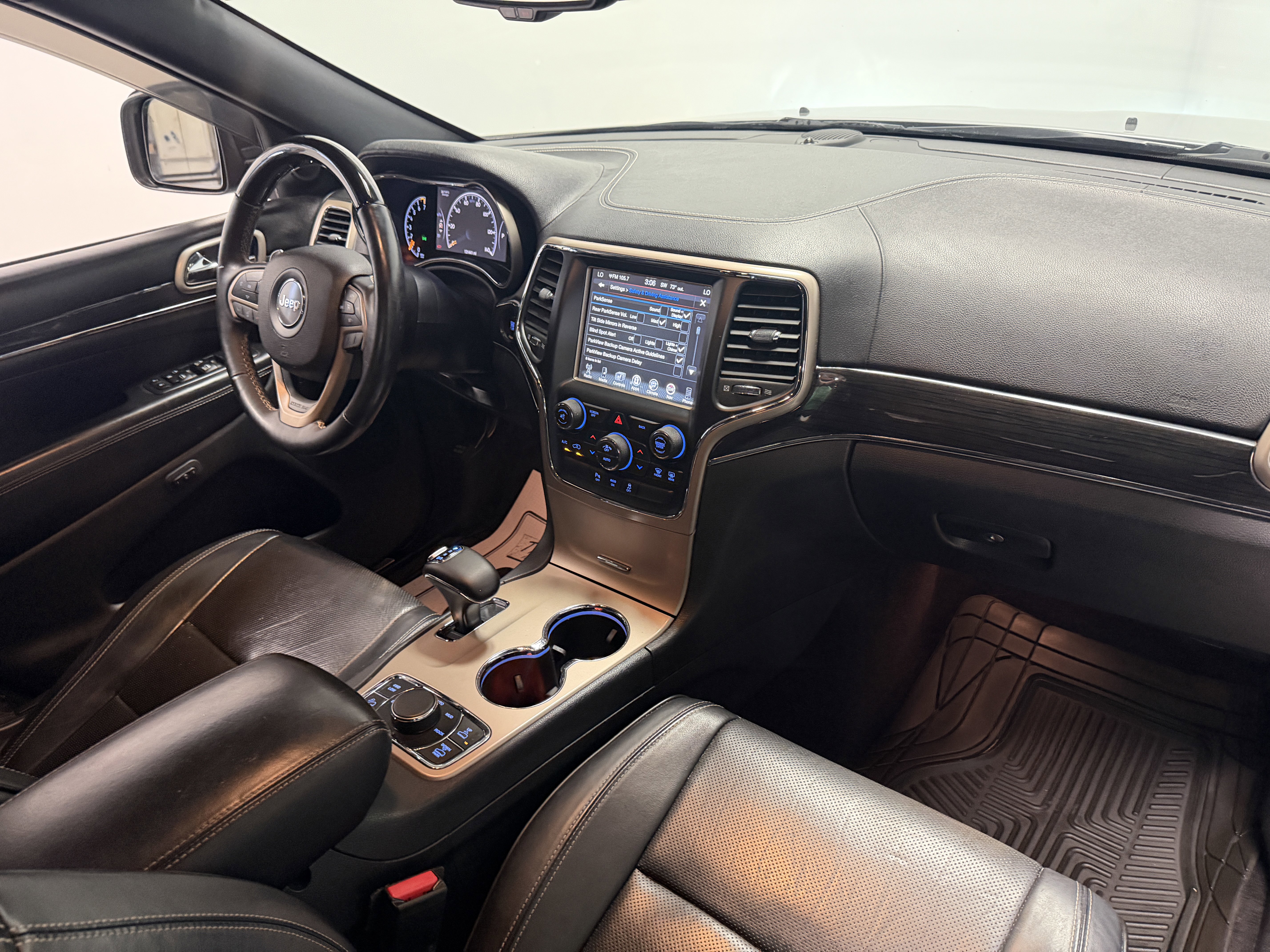 Used 2015 Jeep Grand Cherokee Overland AWD/4WD image 22