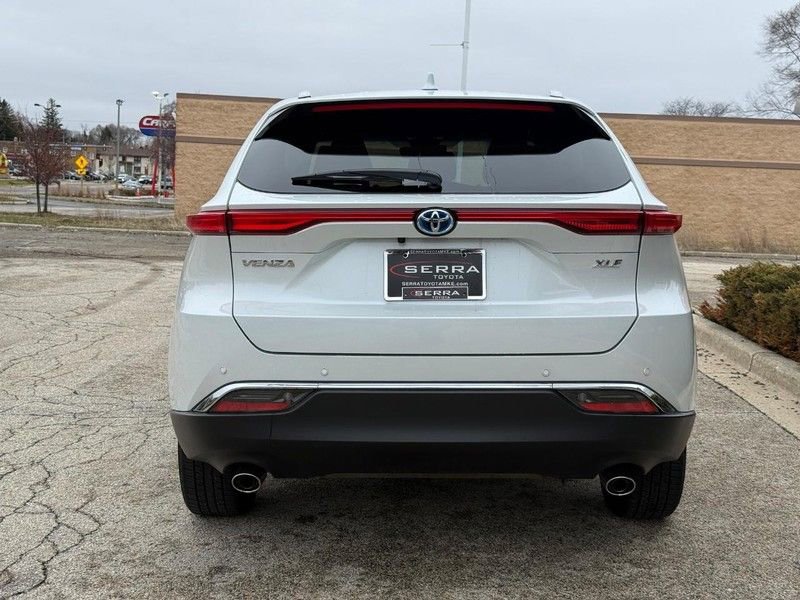 Used 2023 Toyota Venza XLE image 4