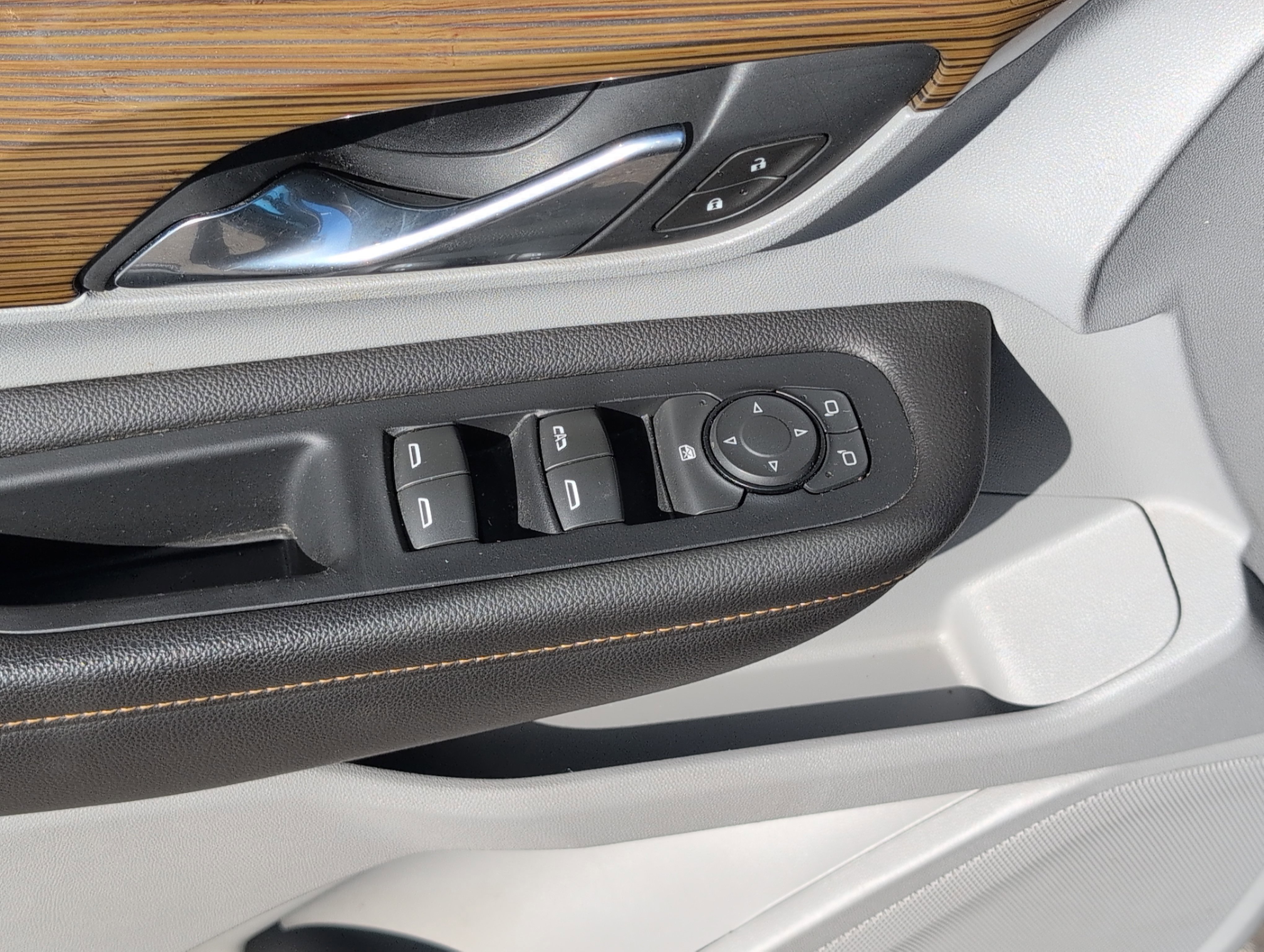 Used 2020 GMC Terrain SLE image 16