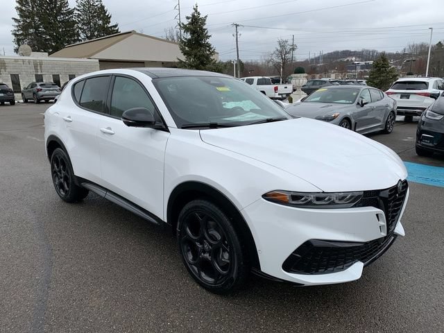 New 2026 Alfa Romeo Tonale w/ Black Premium Package AWD/4WD image 9