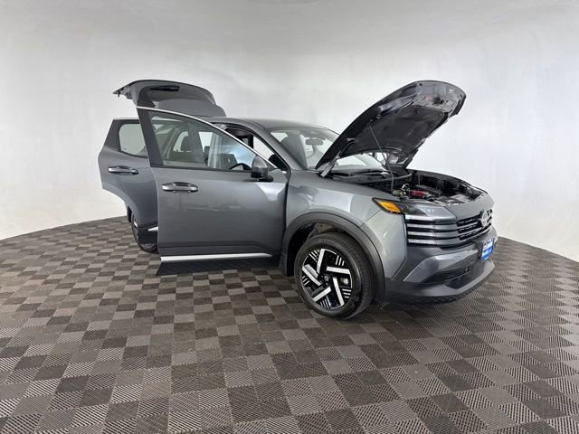 Used 2025 Nissan Kicks SV image 15