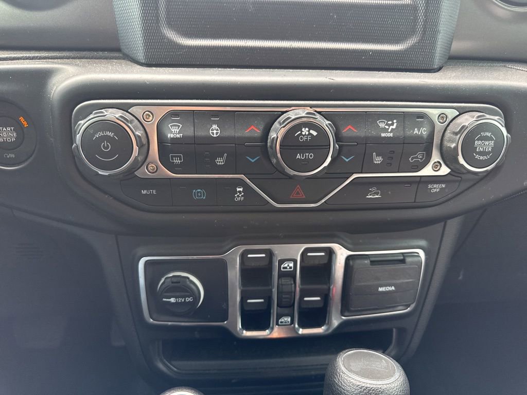 Used 2023 Jeep Wrangler Unlimited w/ Cold Weather Group AWD/4WD image 19