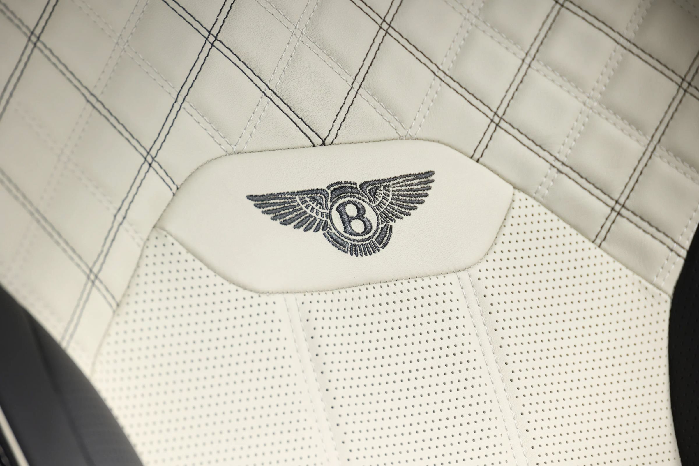 Used 2021 Bentley Bentayga w/ First Edition Specification AWD/4WD image 90