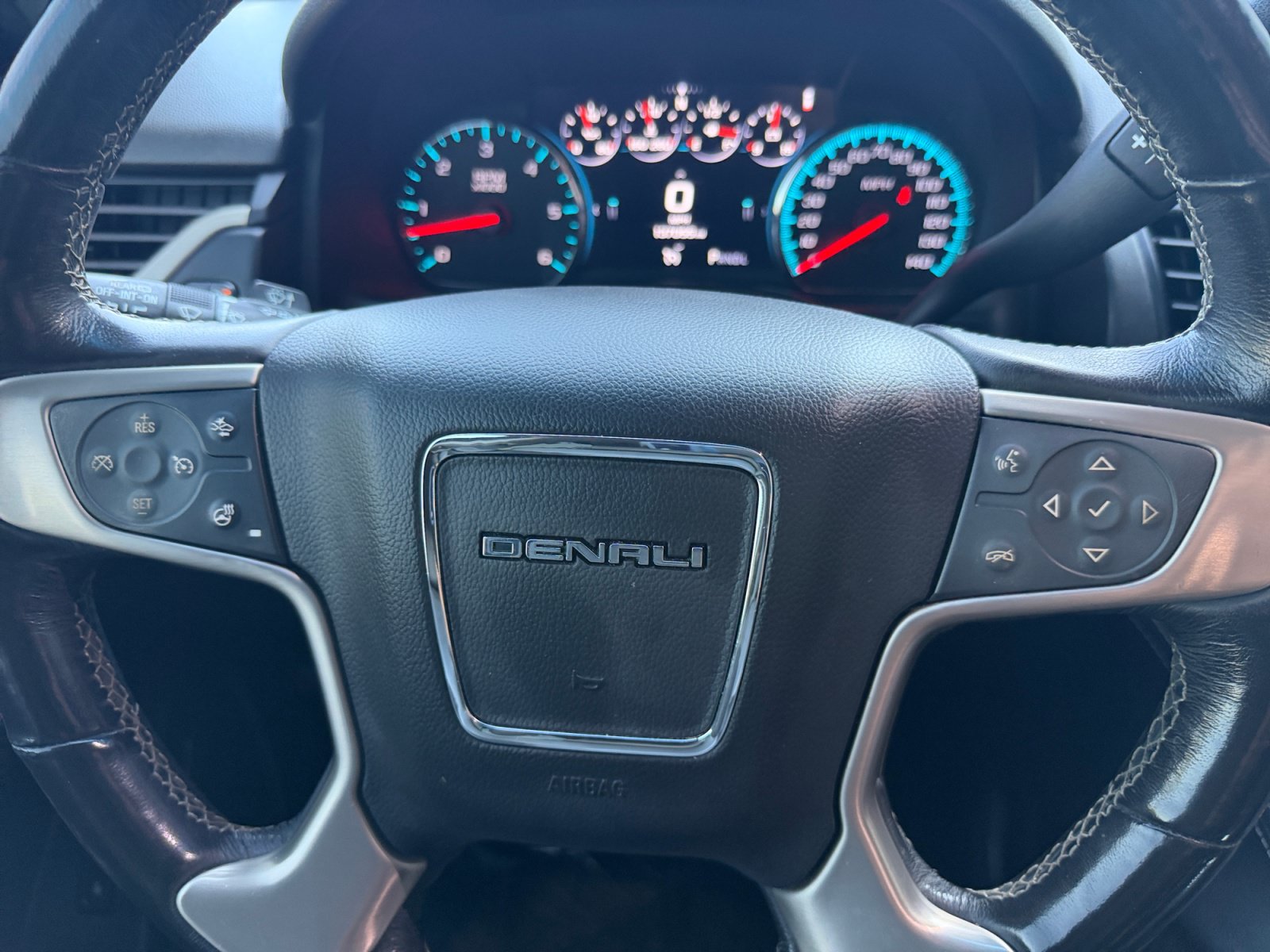 Used 2018 GMC Yukon Denali RWD image 19