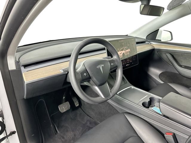 Used 2022 Tesla Model Y Long Range image 17