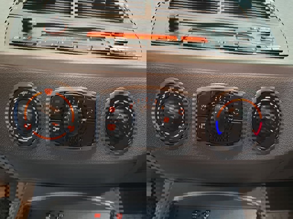 Used 2004 BMW Z4 3.0i image 21