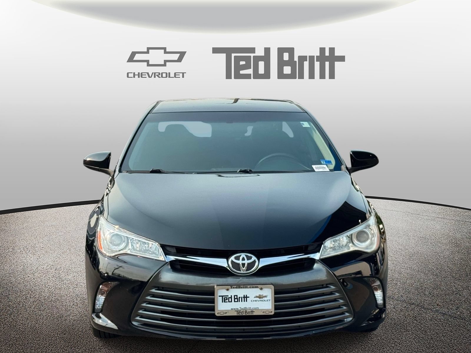 Used 2017 Toyota Camry LE FWD image 2