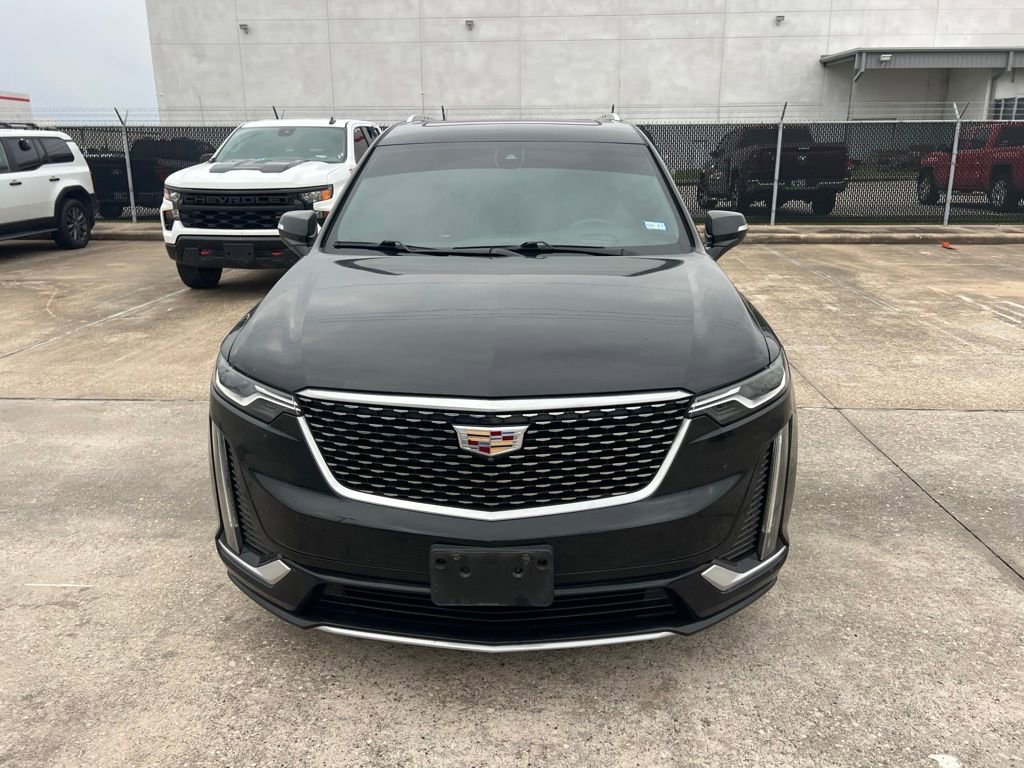 Used 2022 Cadillac XT6 Premium Luxury w/ Technology Package FWD image 2