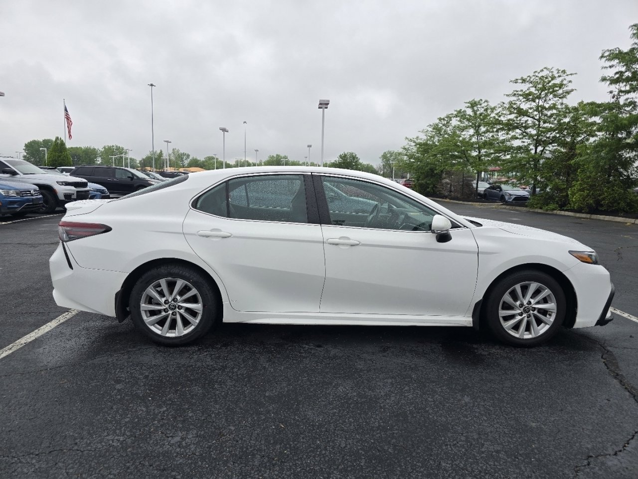 Used 2022 Toyota Camry SE FWD image 8
