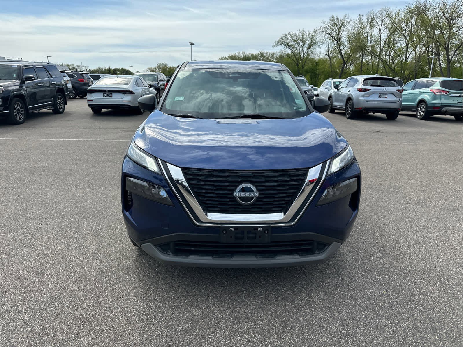 Used 2023 Nissan Rogue S AWD/4WD image 4