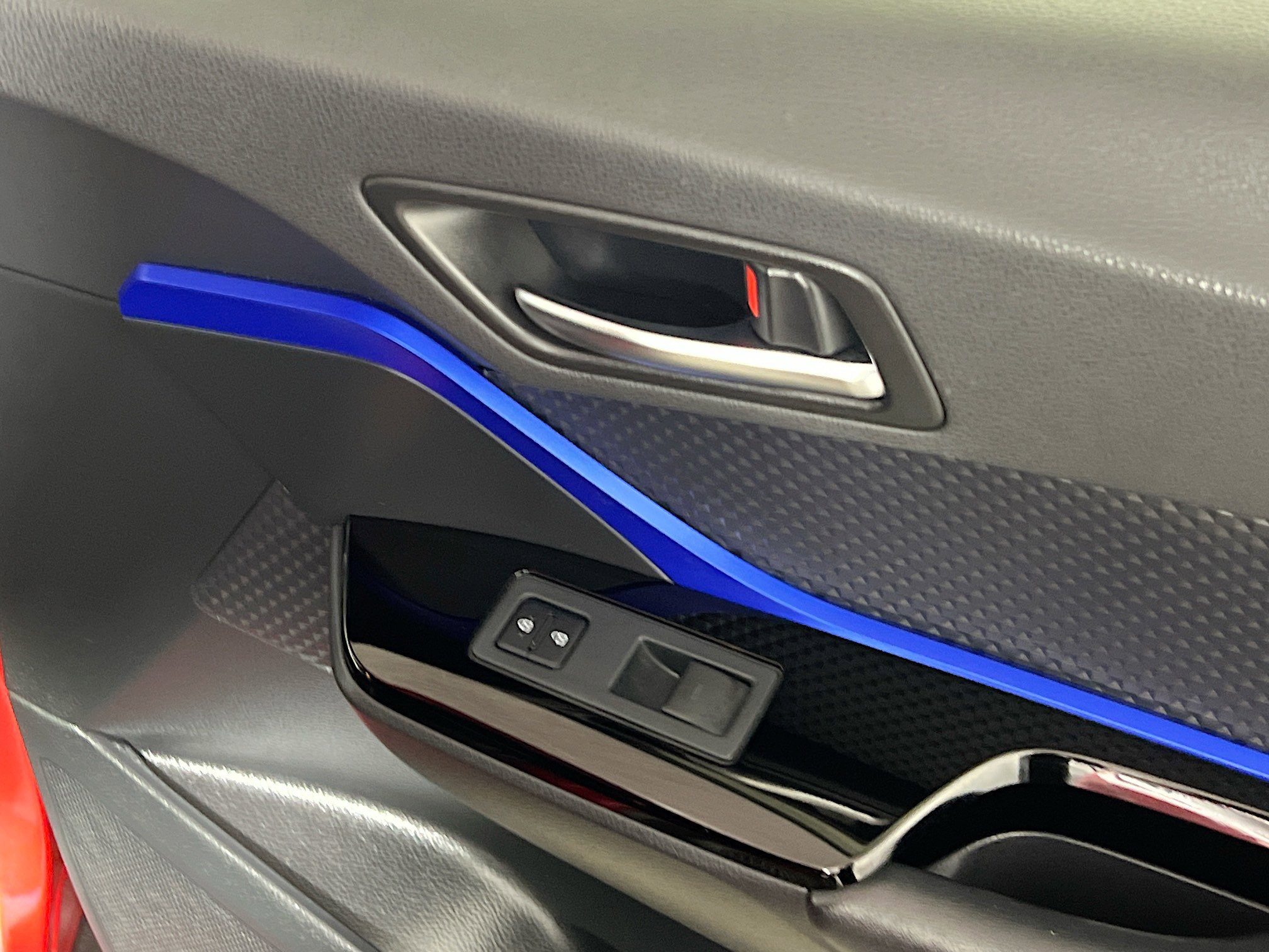 Used 2020 Toyota C-HR XLE image 32