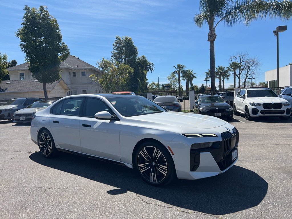 Used 2023 BMW 760i xDrive image 2