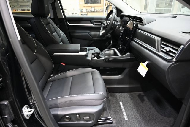 New 2026 GMC Terrain Denali w/ LPO, Black Badging Package image 10