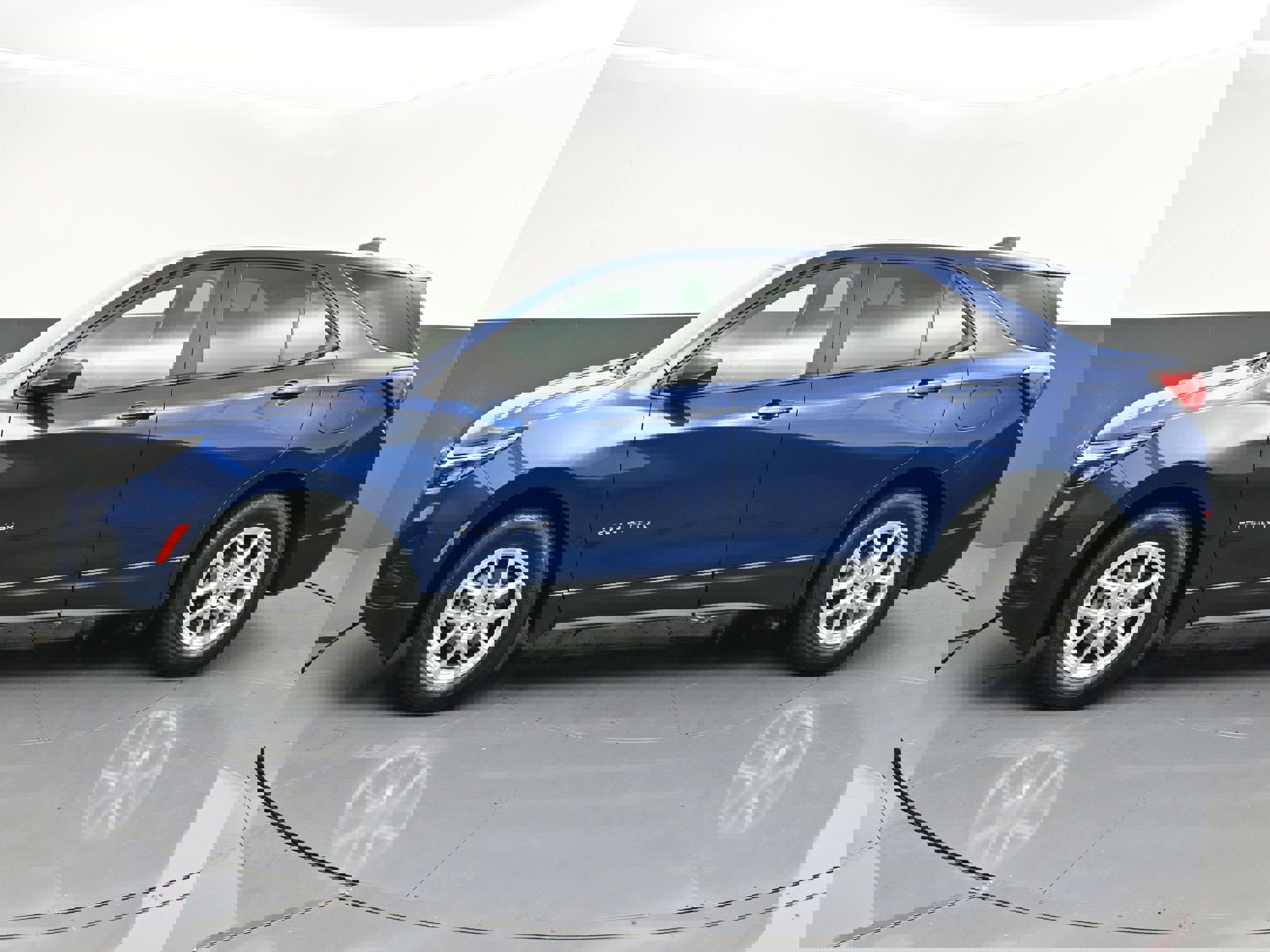 Used 2022 Chevrolet Equinox LS w/ LS Convenience Package image 4