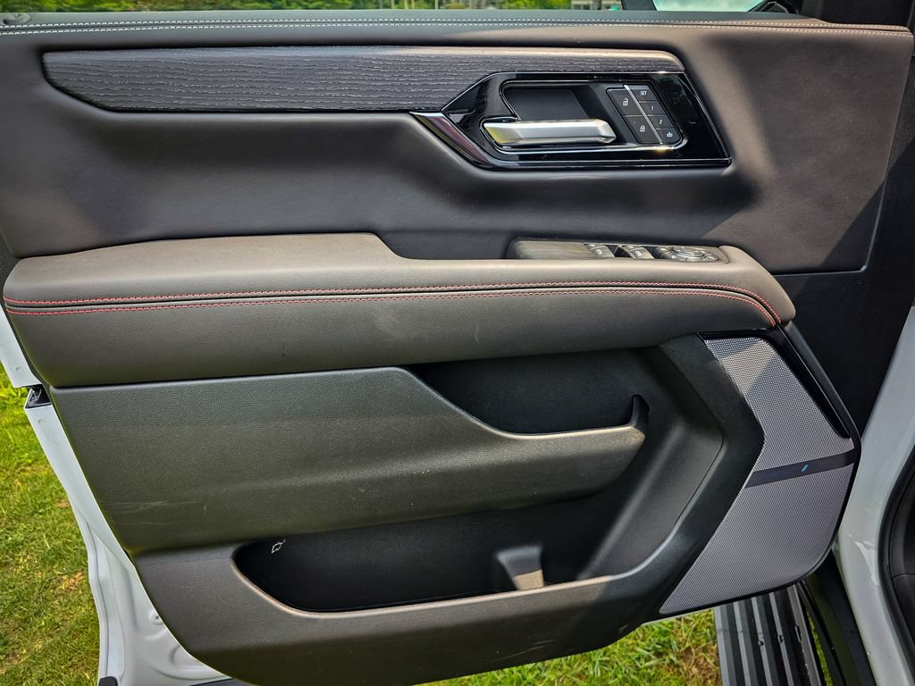 New 2026 GMC Yukon XL AT4 Ultimate w/ LPO, Floor Liner Package AWD/4WD image 11