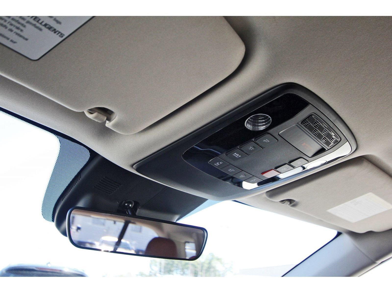 Used 2025 Kia Carnival EX image 24