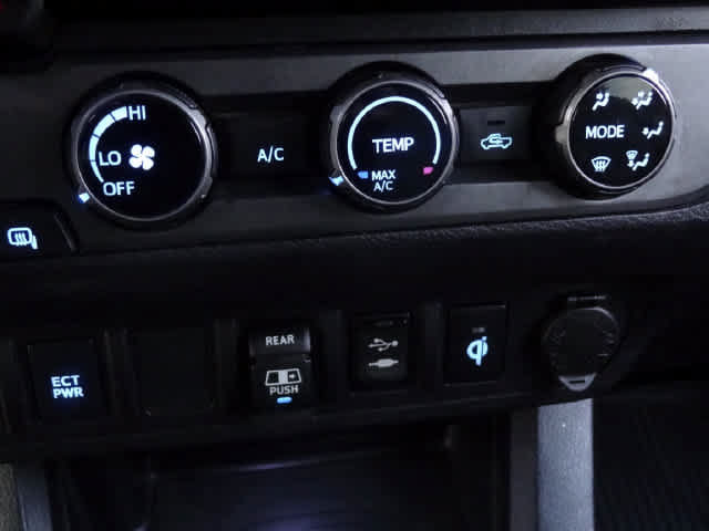 Used 2018 Toyota Tacoma TRD Sport AWD/4WD image 32