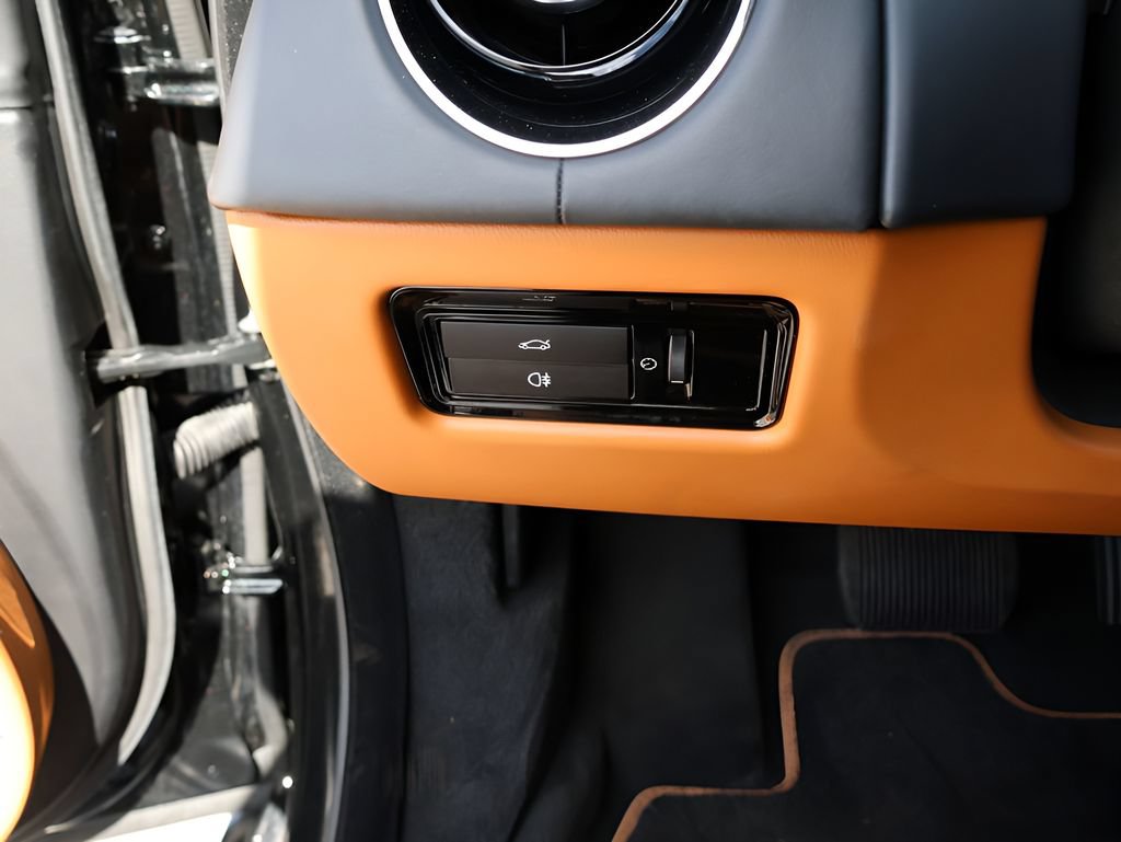 Used 2011 Jaguar XJ L RWD image 34