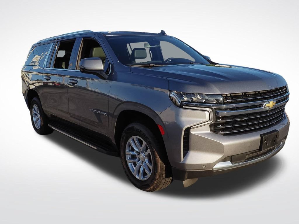 Used 2022 Chevrolet Suburban LT w/ Luxury Package AWD/4WD image 3