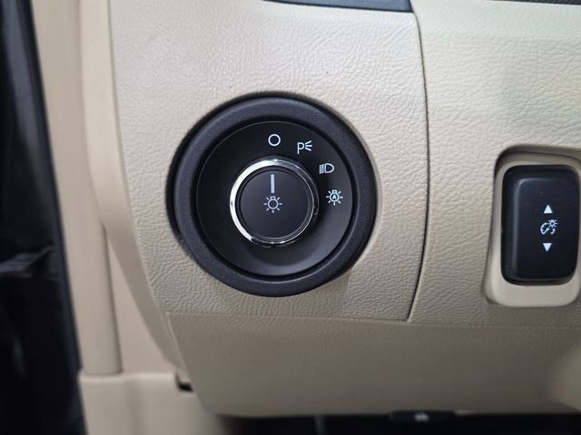 Used 2017 Ford Taurus SE image 23