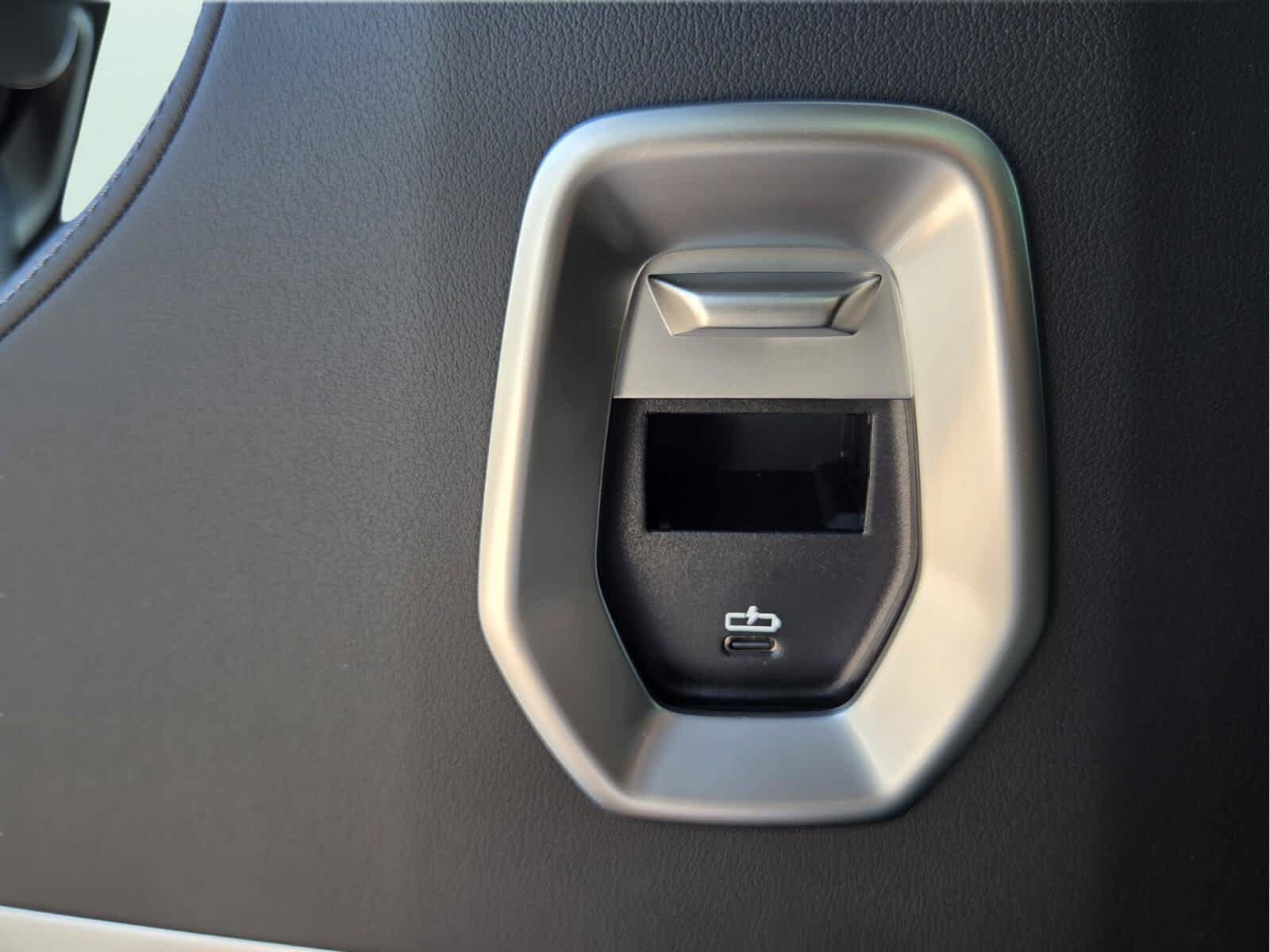 Certified 2023 BMW i7 xDrive60 AWD/4WD image 13