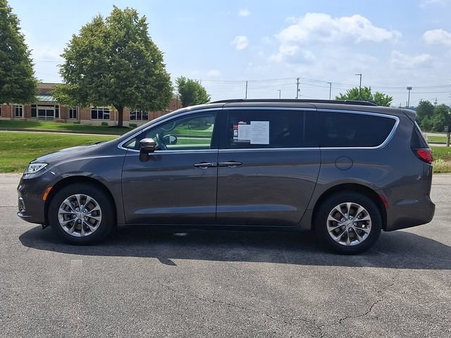 Used 2022 Chrysler Pacifica Touring-L AWD/4WD image 6