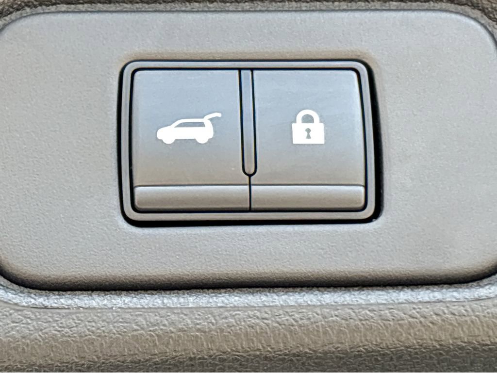 Used 2025 Nissan Pathfinder SV FWD image 20