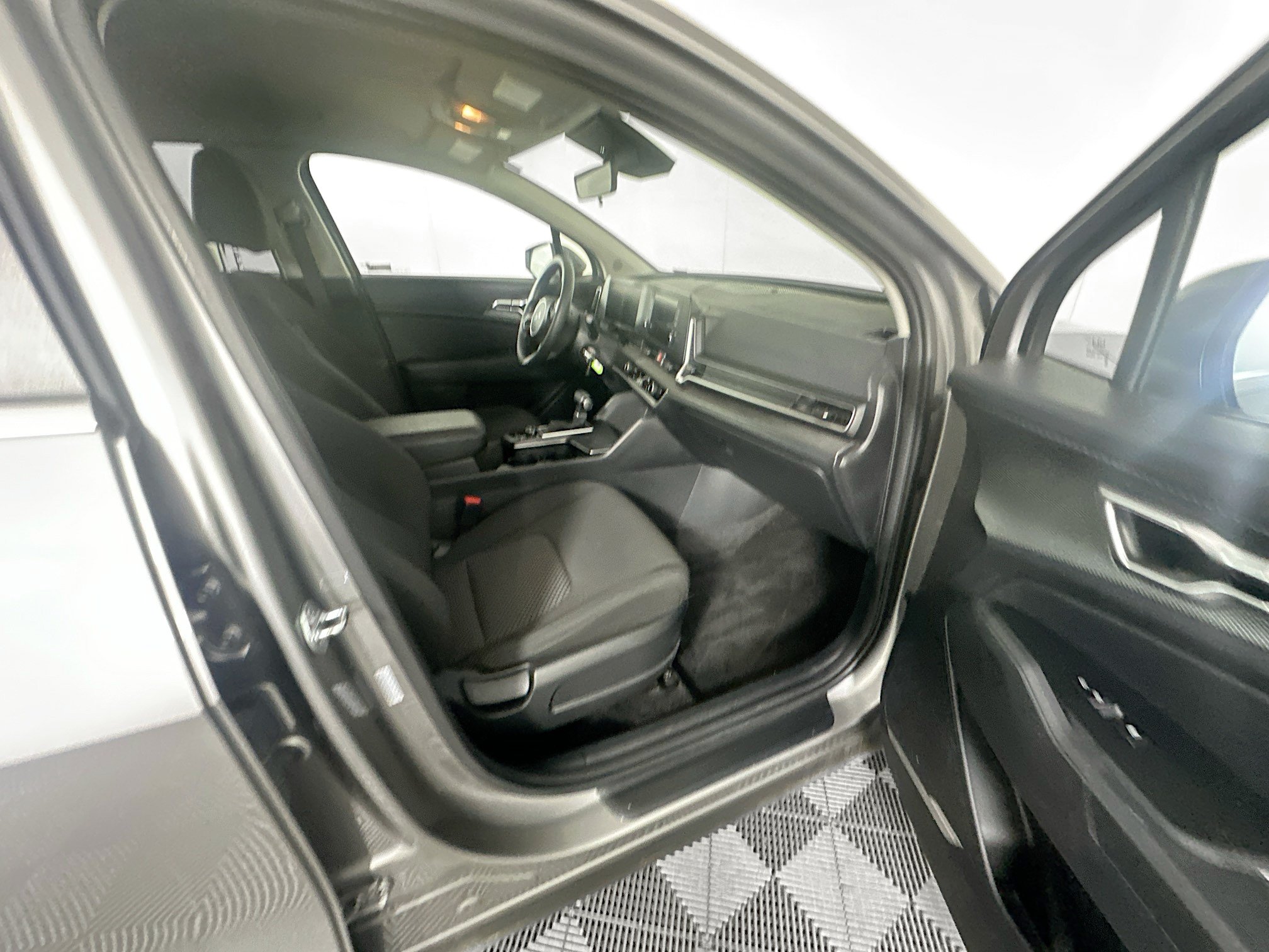 Used 2025 Kia Sportage LX FWD image 29