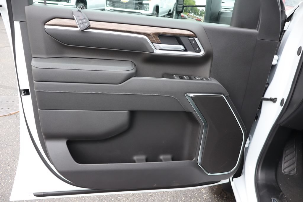New 2026 Chevrolet Silverado 3500 LT AWD/4WD image 4