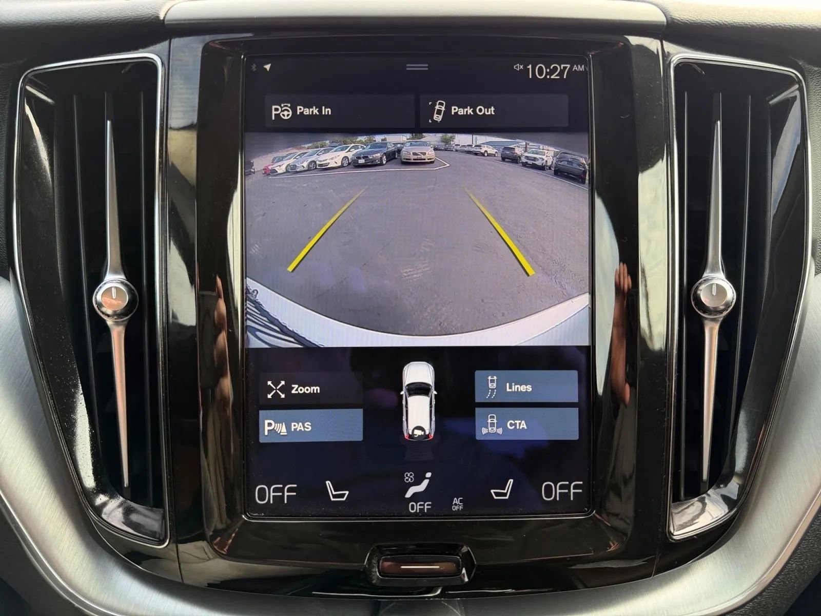 Used 2018 Volvo XC60 T6 Momentum w/ Convenience Package image 12