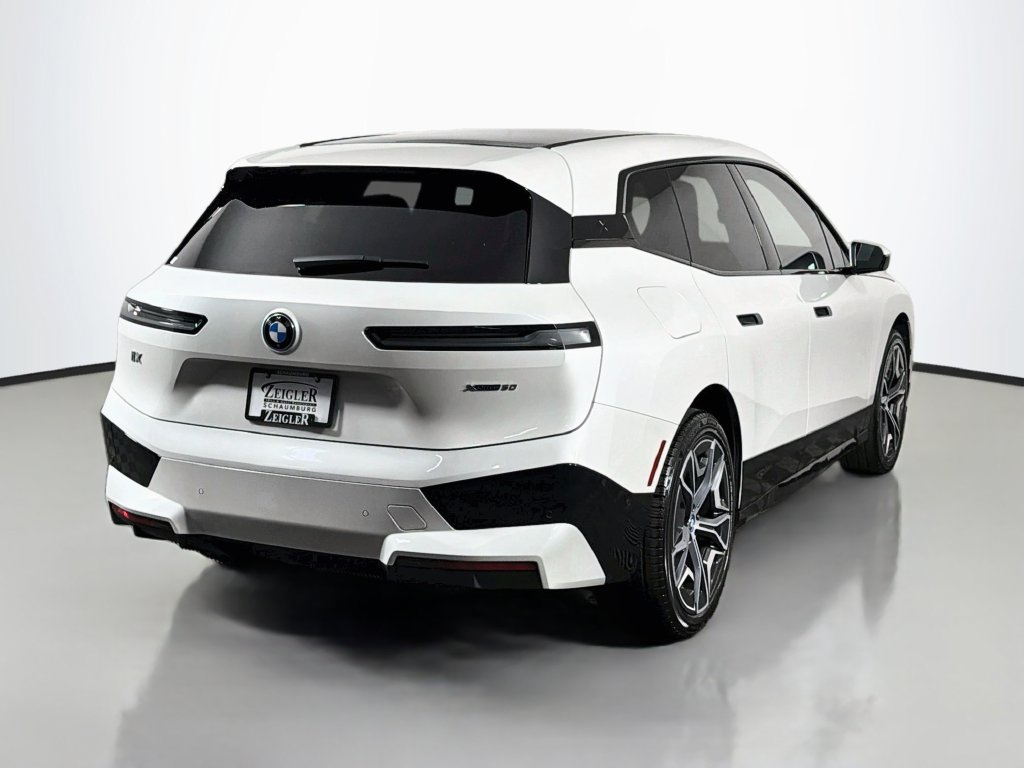 Used 2024 BMW iX xDrive50 w/ Premium Package AWD/4WD image 7