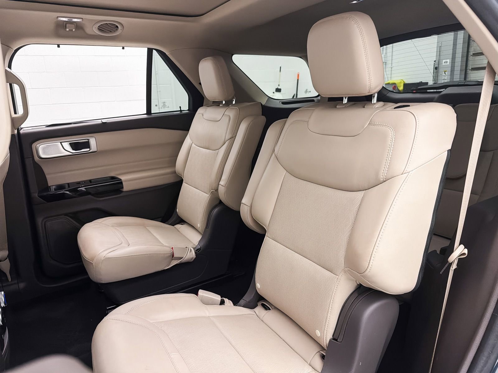 Used 2023 Ford Explorer Platinum w/ Technology Package AWD/4WD image 27