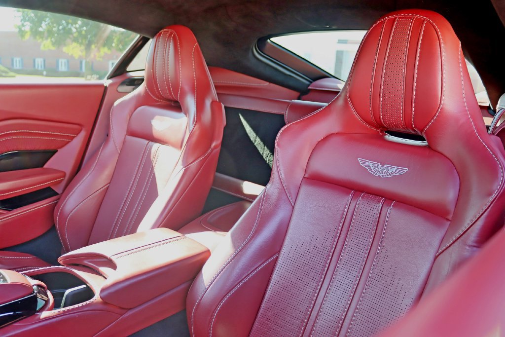 Used 2019 Aston Martin V8 Vantage Coupe RWD image 42